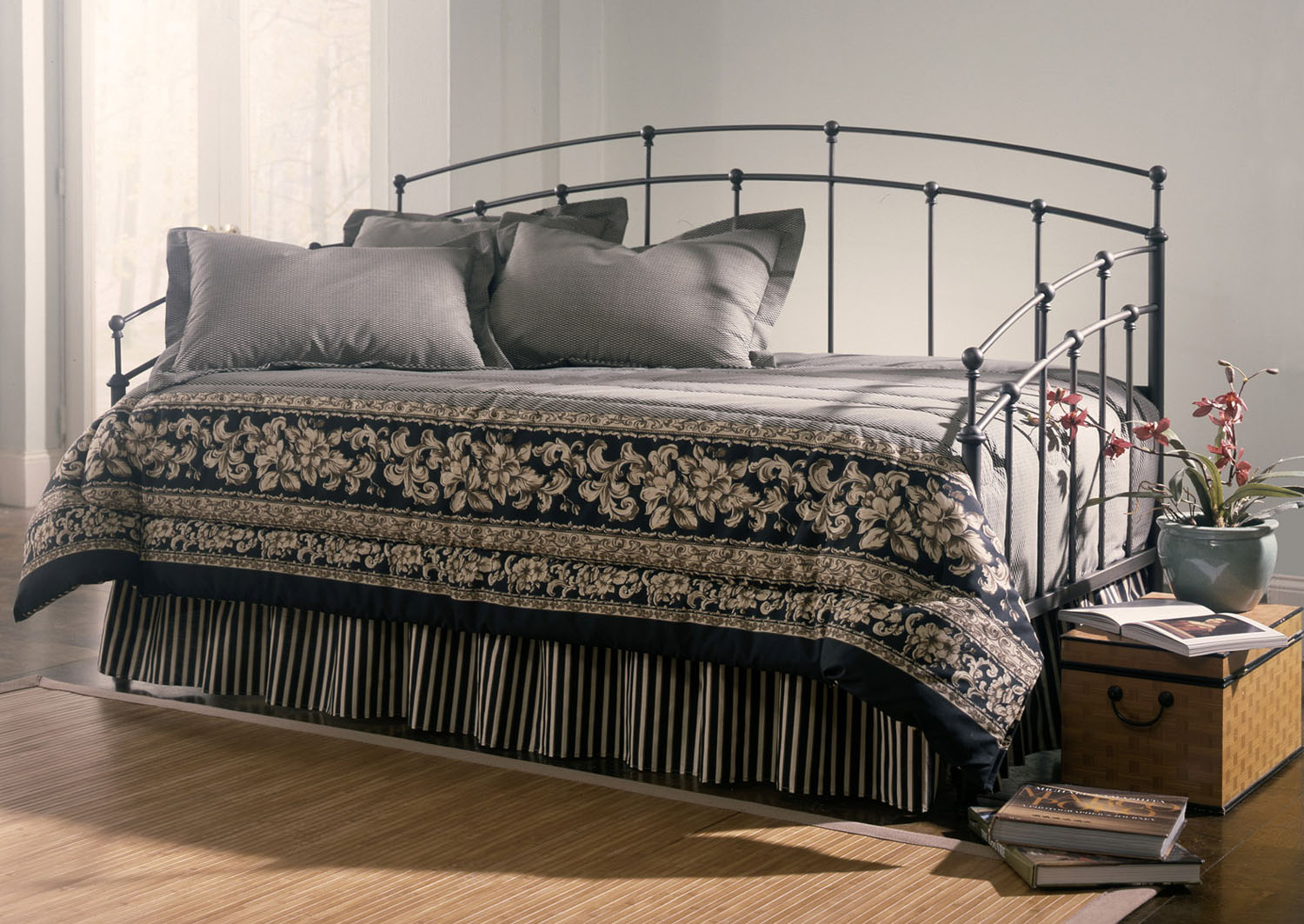 Fashion Bed Group Fenton Daybed with Link Spring image