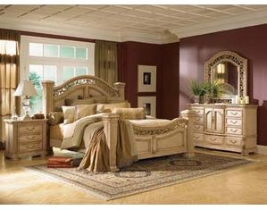 Wynwood Cordoba Door Dresser in Antiquo Blanco Finish