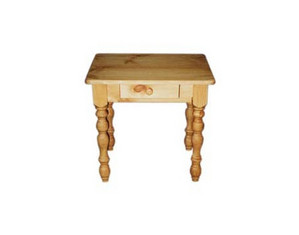 British Traditions End Table with Turned Legs