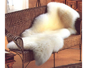 Bowron Sheepskin Gold Star Rug Quarto