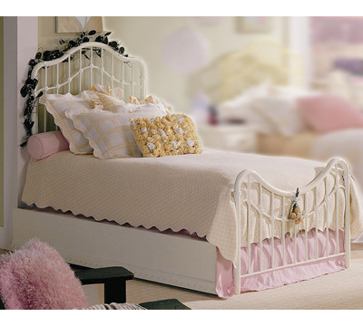 Lea_Spring_Garden_Metal_Kids_Bed.jpg
